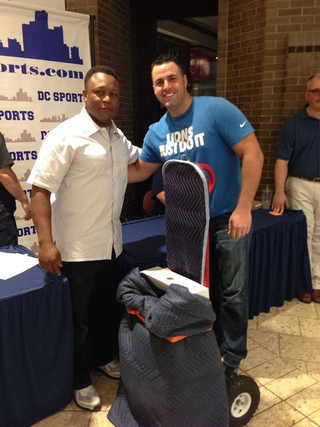 Illustration for article titled Who Wants A Pontiac Silverdome Urinal Autographed By Barry Sanders?